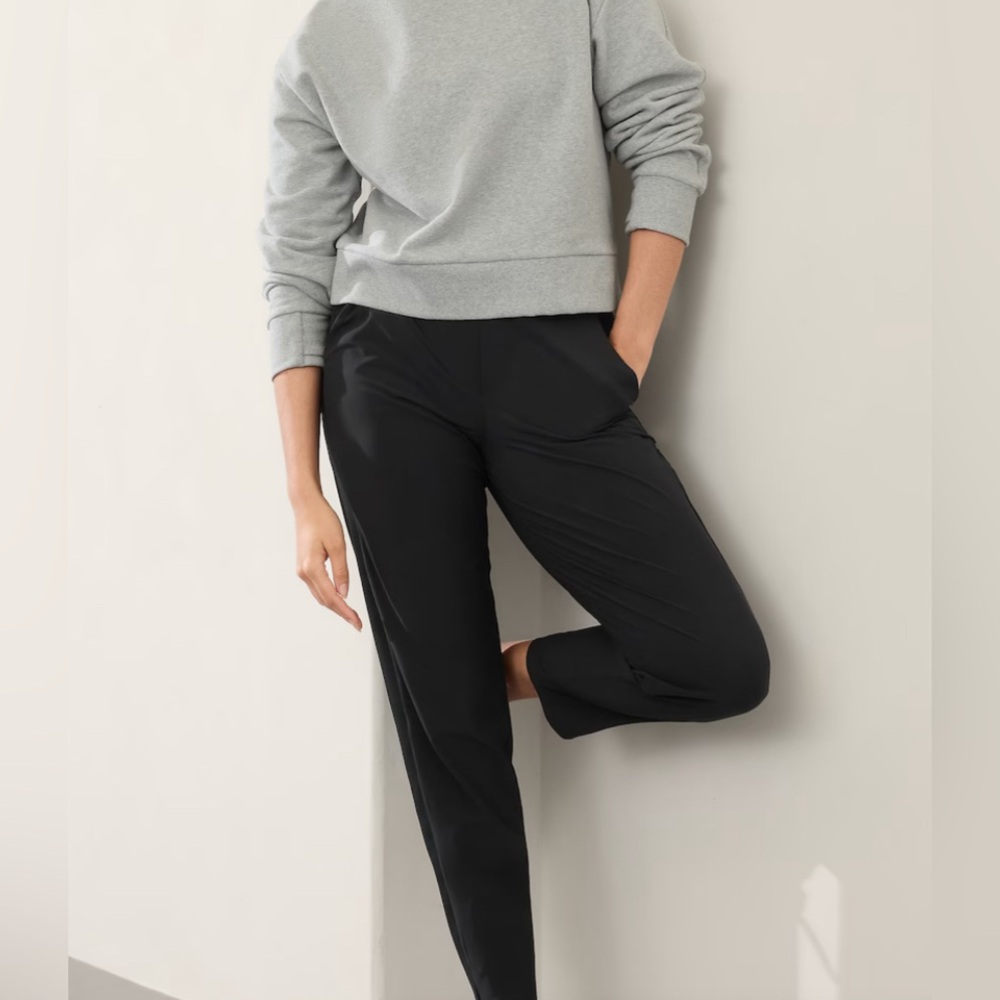 BROOKLYN MID RISE ANKLE PANT
Wrinkle-resistant, stretch fabric in a tailored fit - Picture 4 of 9